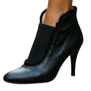 Te Casan Limited 100 NY Edition Ruffled Stiletto Ankle Boot Shoe Black Size 8